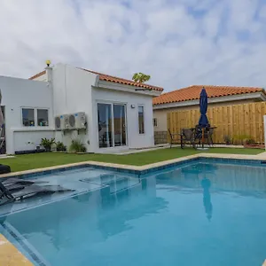 Adele's With Pool, 5 Minutes Walk To The , Palm Beach Aruba
